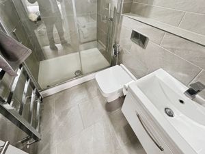 En suite- click for photo gallery